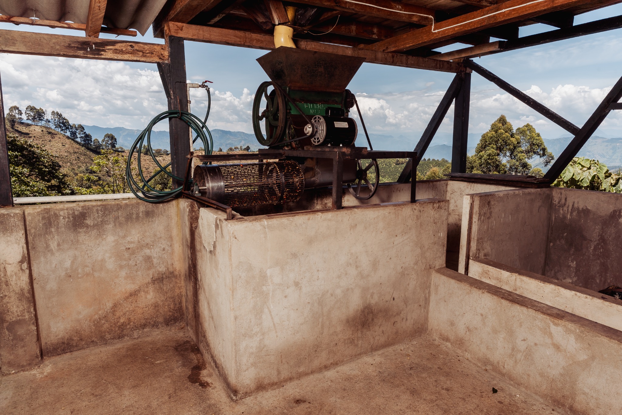 Equipo y espacio de procesamiento del café en la finca